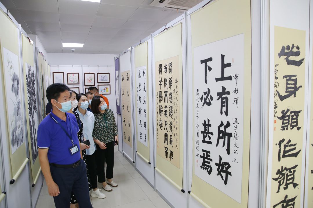 龍華區(qū)福城街道舉辦“書(shū)香廉韻 清風(fēng)福城”廉潔文化書(shū)畫(huà)展活動(dòng)，組織文化藝術(shù)交流